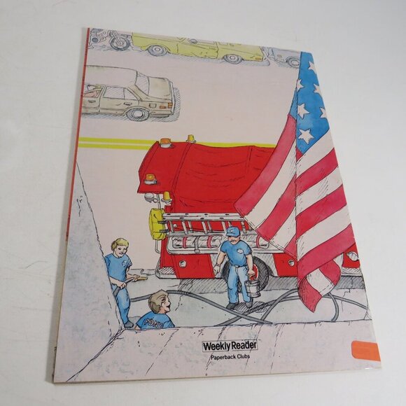 Firemouse 1980s (Old Thin Pages)Weekly Reader Paper Back Firefighter - Picture 2 of 14
